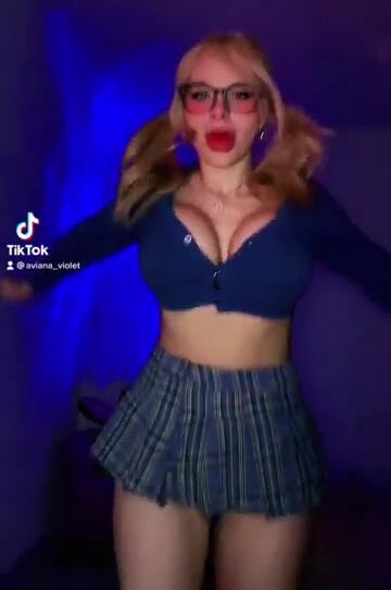 maybe I need a bigger cardigan ;)