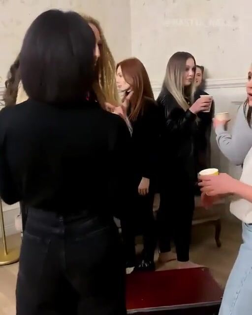 Buss it girl twerking together