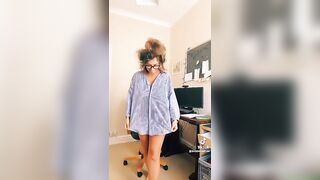 Sexy TikTok Girls: Bussin' it home office style #2