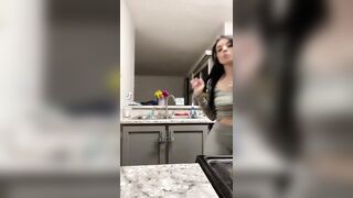 Sexy TikTok Girls: Phat ass spinning.... #2