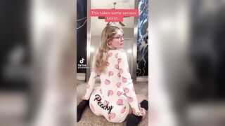 Sexy TikTok Girls: Phat ass white girl #2