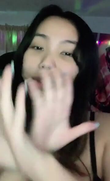 Busty Asian @vietnextdoor_