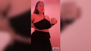 Sexy TikTok Girls: THE bouncing just saying first thing i saw to day on tiktok #4