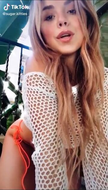 I’ll never get sick of her in that top