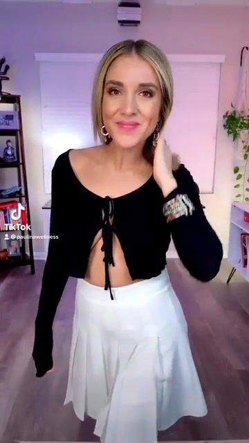 Underboob game on point