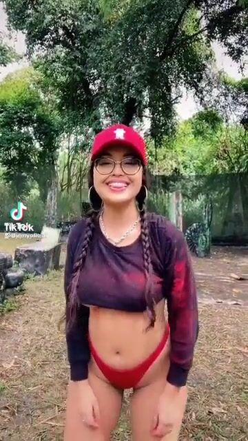 underboob for days