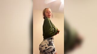 Sexy TikTok Girls: Jiggly bum #4