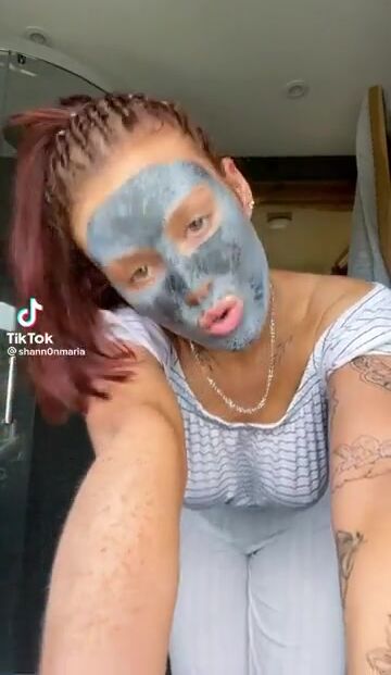 Shann0nmaria braless jiggle