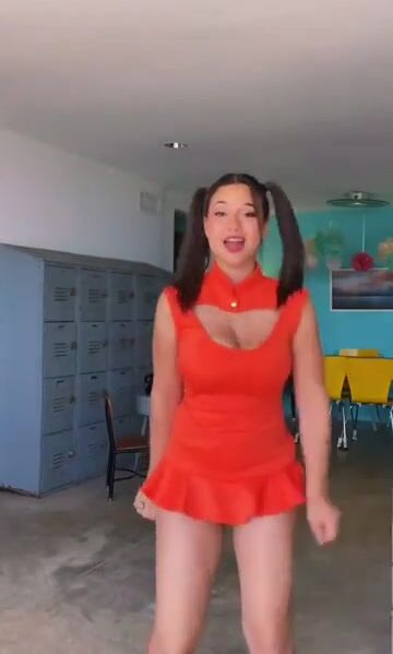 Sofia Gomez's massive tits and thighs jiggling