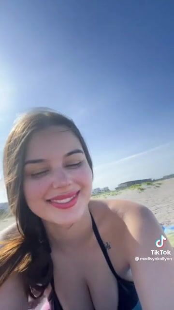 shaking ass at the beach