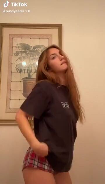 Shake that behind girl