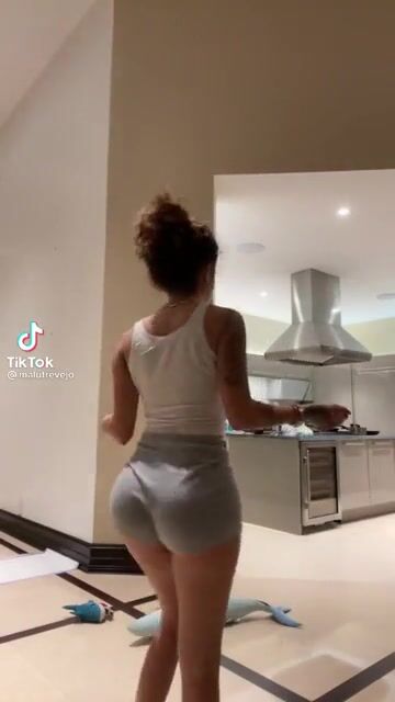 Shake it girl
