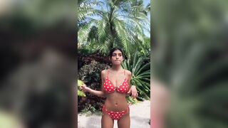 Sexy TikTok Girls: Mia Khalifa look alike #1