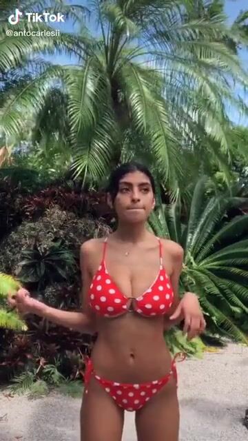 Mia Khalifa look alike
