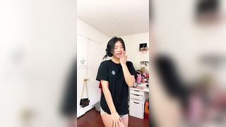 Sexy TikTok Girls: Gorgeous asian girl doing the bussit challenge #1
