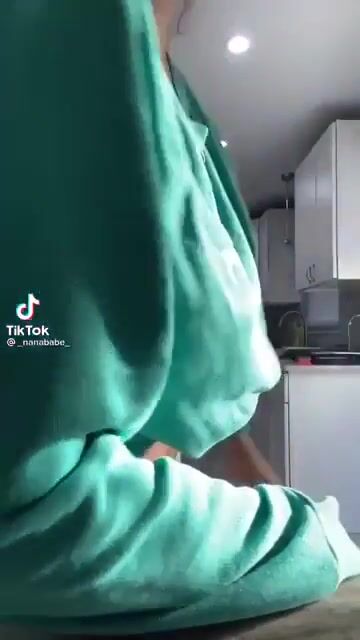 I like this new trend. Nanababe demonstrating.