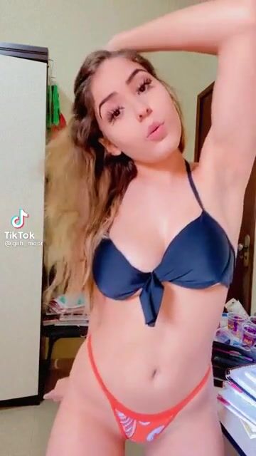 Sexy in her bikini ????