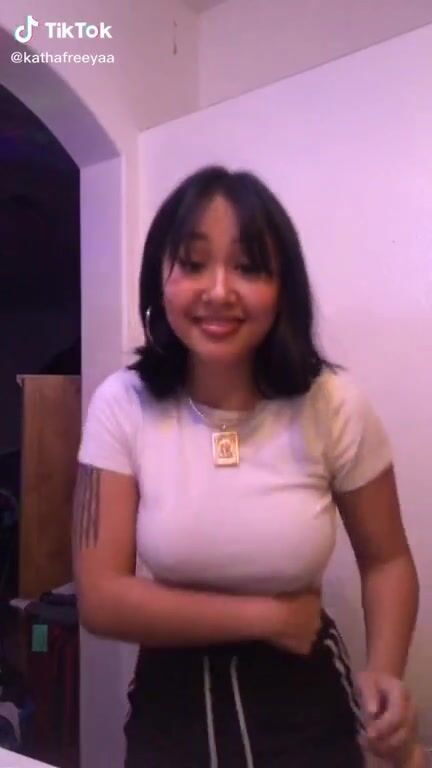 Got them fatass tiddies!!