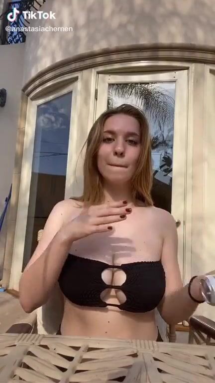 I kill to get in-between her tits