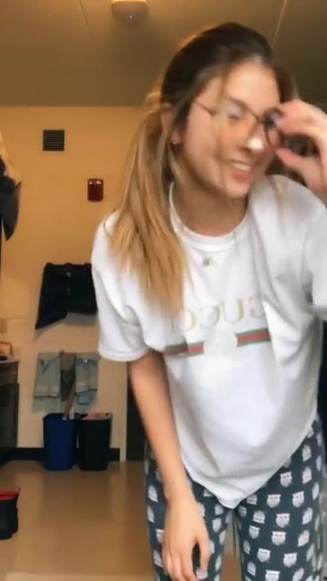 @izzil // Age: 18 // Bless this trend ong ????