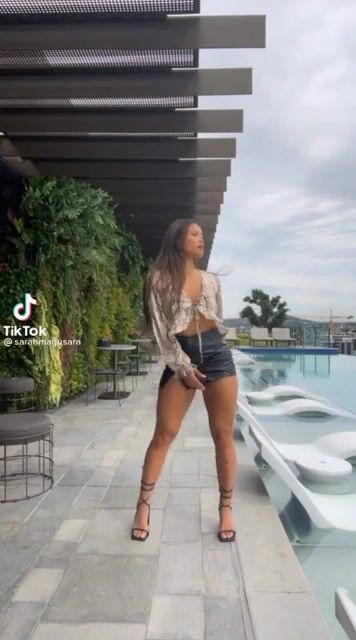 So hot how she’s too thick for her tiny little skirt