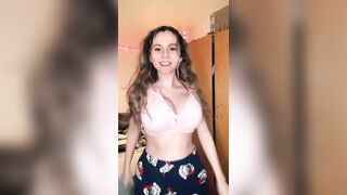 Sexy TikTok Girls: Jiggle @yellz0 #4