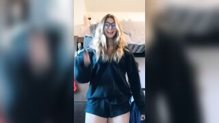 Sexy TikTok Girls: @izzil // Age: 18 // Bless this trend fr ♥️♥️ #4