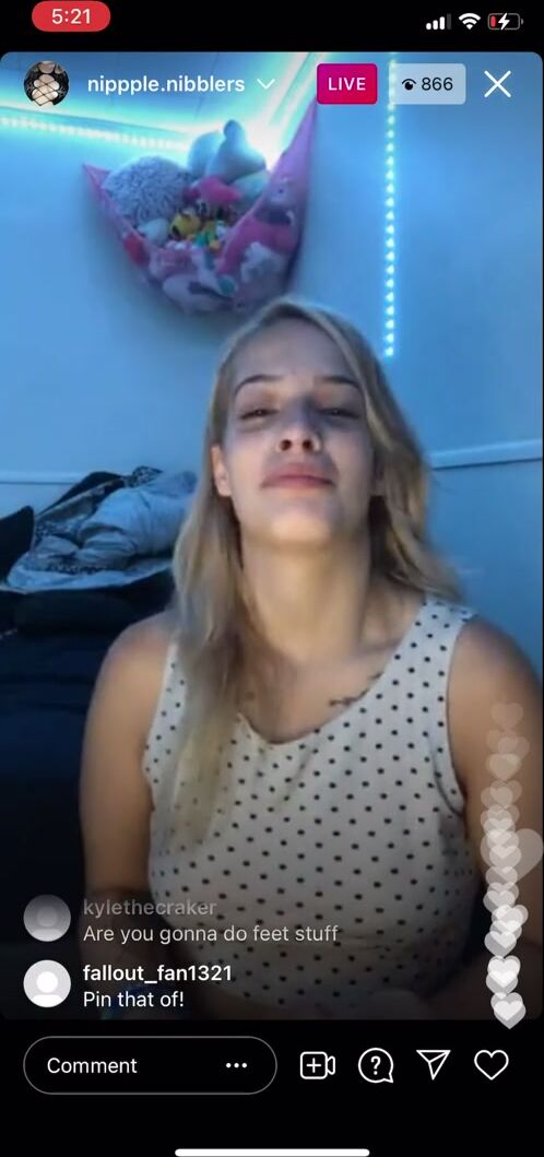 @miamoji2 on TT, IG live flash