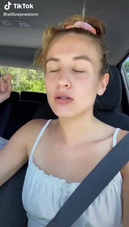 No covering her nips