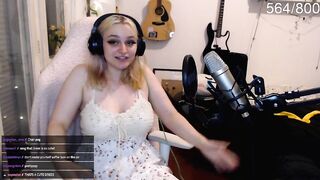 TikTok Girls: Nihachu Twitch VOD #3