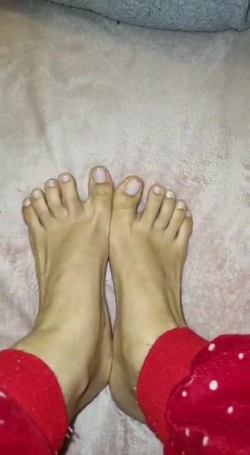 I love when guys worship my feet ????