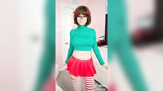 Sexy TikTok Girls: This chick is naturally top heavy #4
