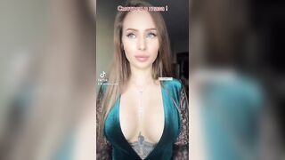 Sexy TikTok Girls: What color are my eyes? #1