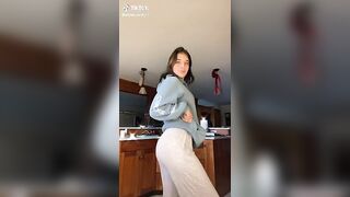Sexy TikTok Girls: @elysecarolyn #2