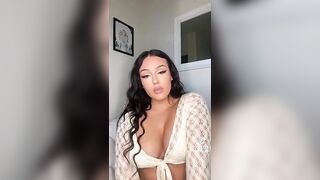 Sexy TikTok Girls: What colour was the spoon? #3