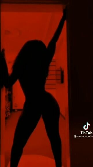 Tiny waist and wide, round hips