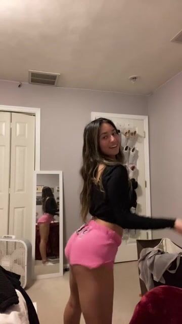 @yasminesams11 - The mirror is the real MVP ????