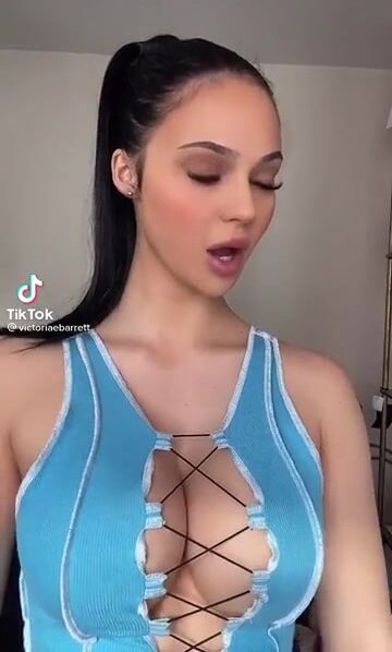 Victoria Barret’s absolute deliciousness ????