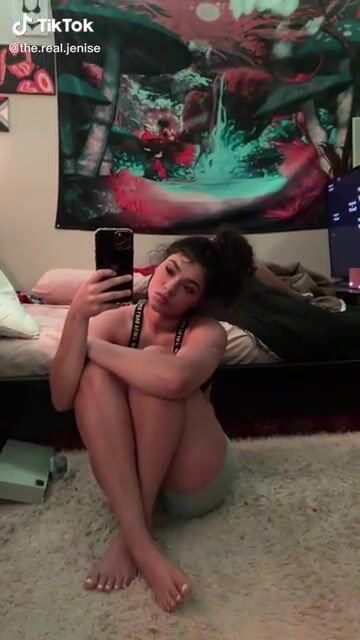 white toes teen