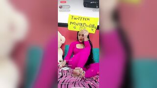 Such cute toes also shows close up soles which are sexy af. Live rn too