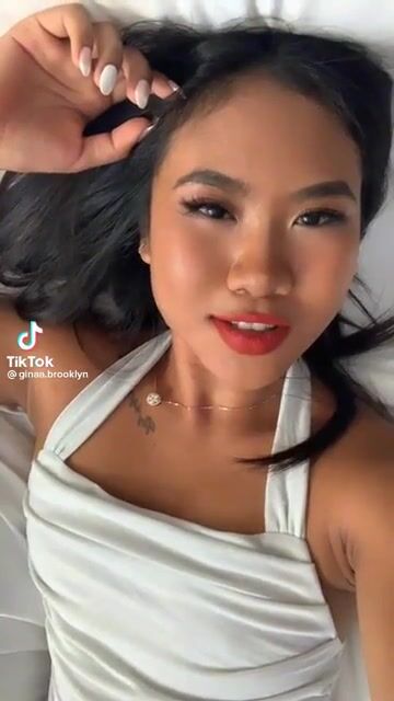 She hasnt gone live in a hot minute i wish she would come back