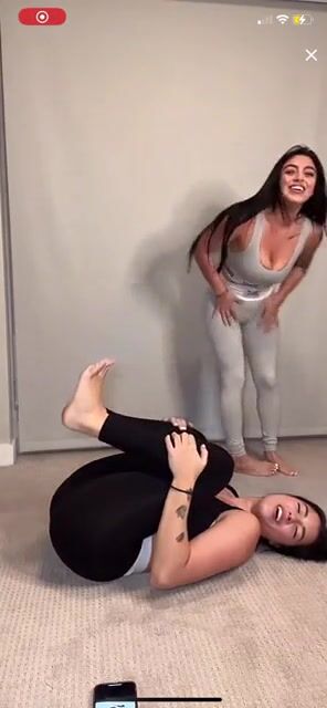 Nip-slip and feet on live @ashsillusion