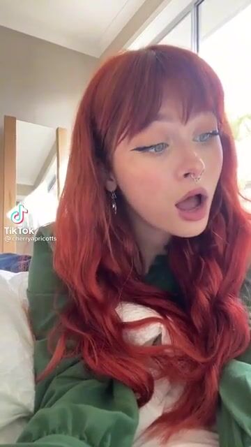 Cute face, sexy soles