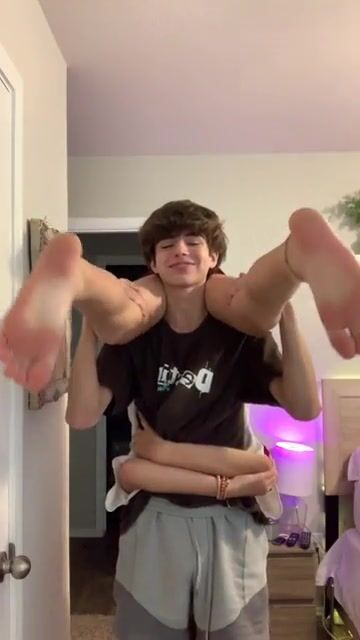 Caption was “dirty ass feet” but they look clean to me