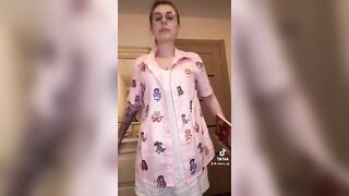 TikTok Nude Challenge: I hope the people that scroll here actually like me so my posts aren’t for nothing ♥️♥️♥️♥️ #3