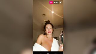 Tiktok Nipslips: @karijelinek nipslip #2