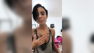 Tiktok Nipslips: When she pulls her shirt #2