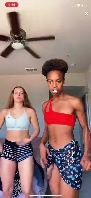 Omg bikini Malfunction pussy all out????