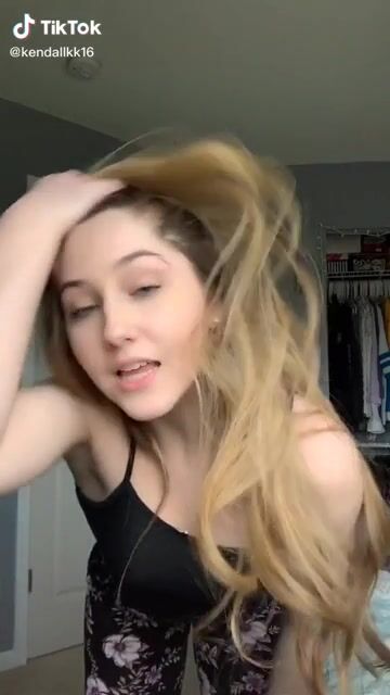Kendallkk16 shakes her booty ????????