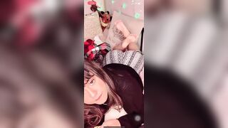 TikTok Feet: @josiegrosie shaking her butt and showing soles #2